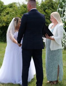 Joanne Jefferis celebrant conducting an outdoor wedding